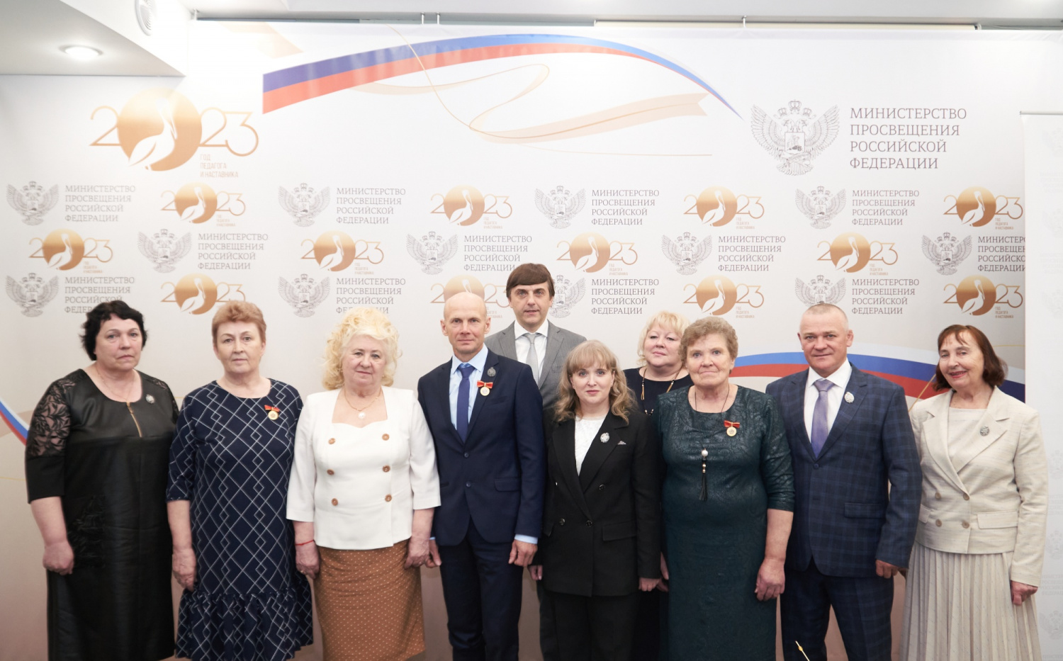 Министр просвещения встретился с учителями Героев России, отмеченными государственными наградами